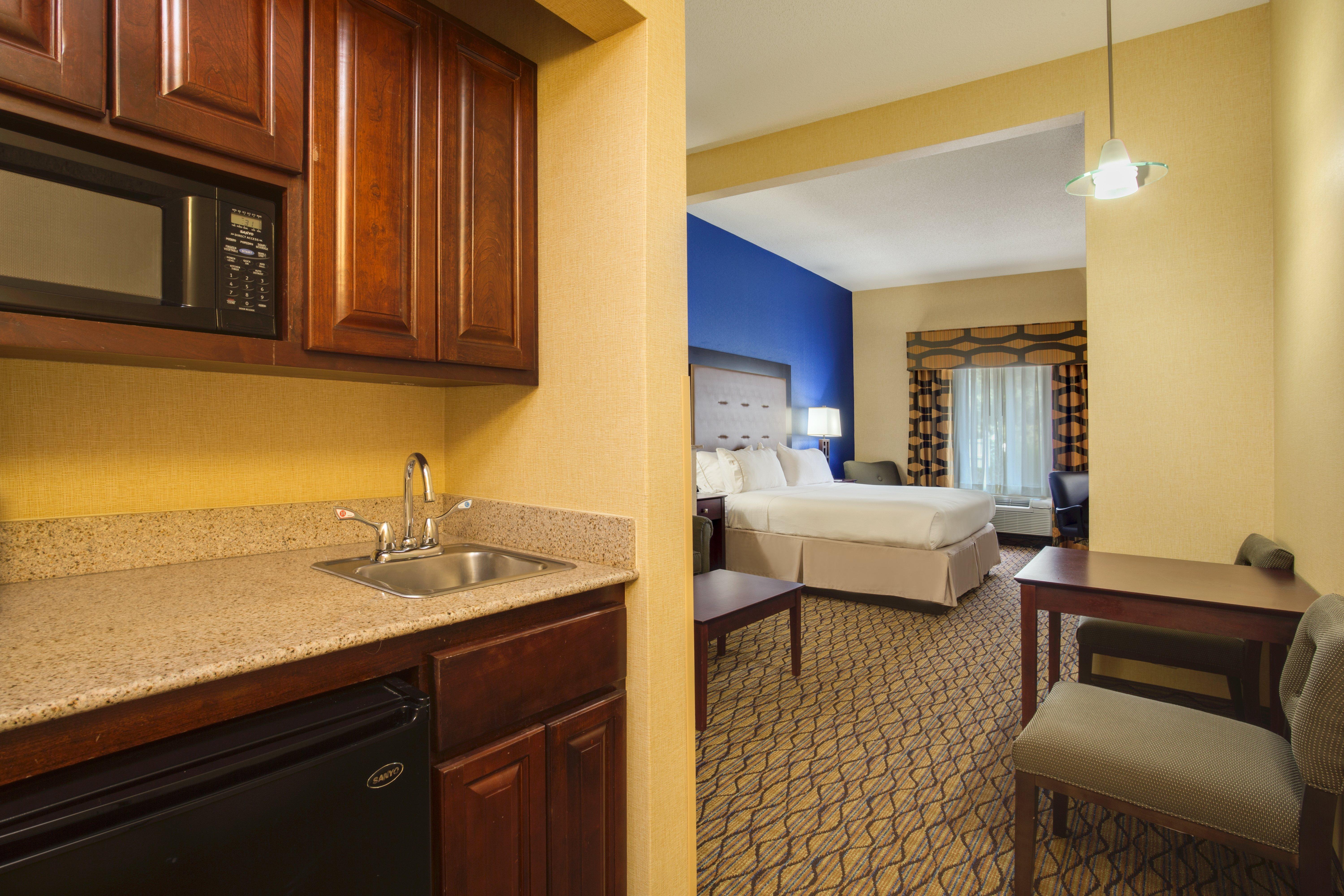 Holiday Inn Express Tower Center New Brunswick By Ihg East Brunswick Eksteriør bilde