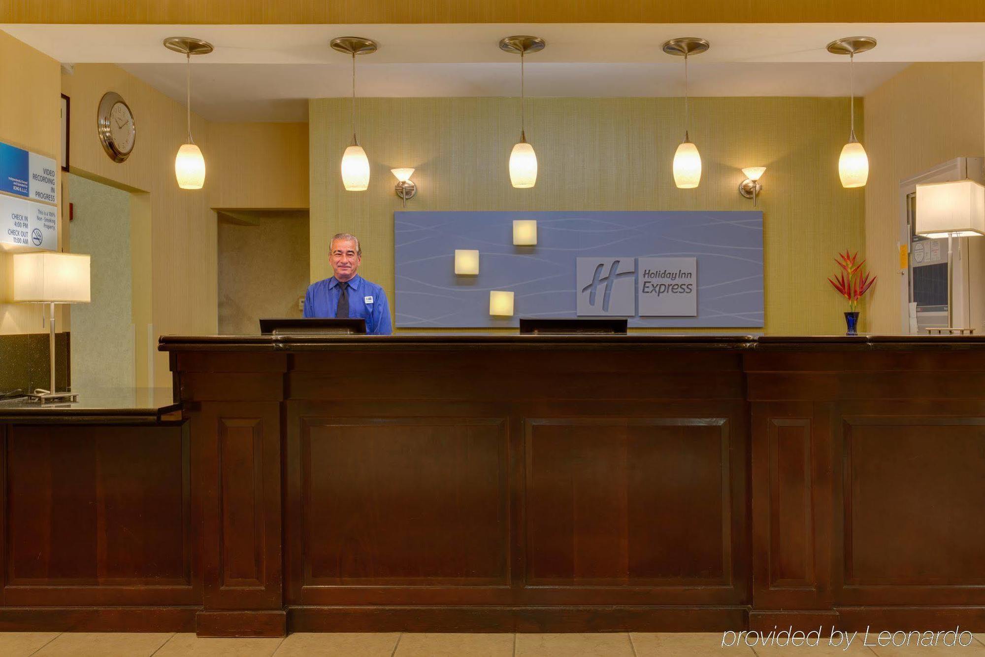 Holiday Inn Express Tower Center New Brunswick By Ihg East Brunswick Eksteriør bilde