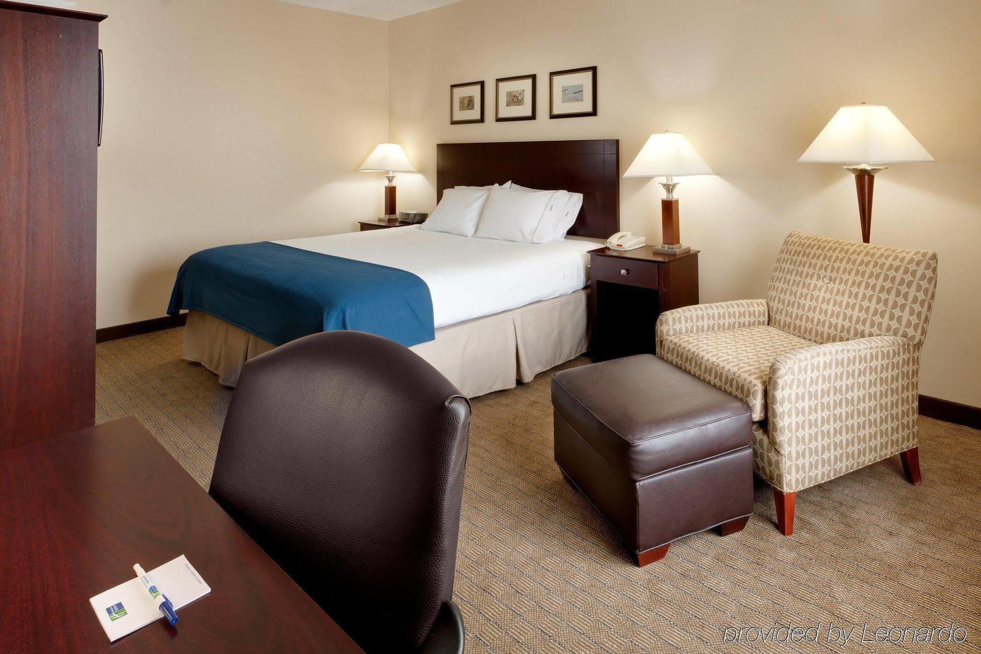 Holiday Inn Express Tower Center New Brunswick By Ihg East Brunswick Rom bilde