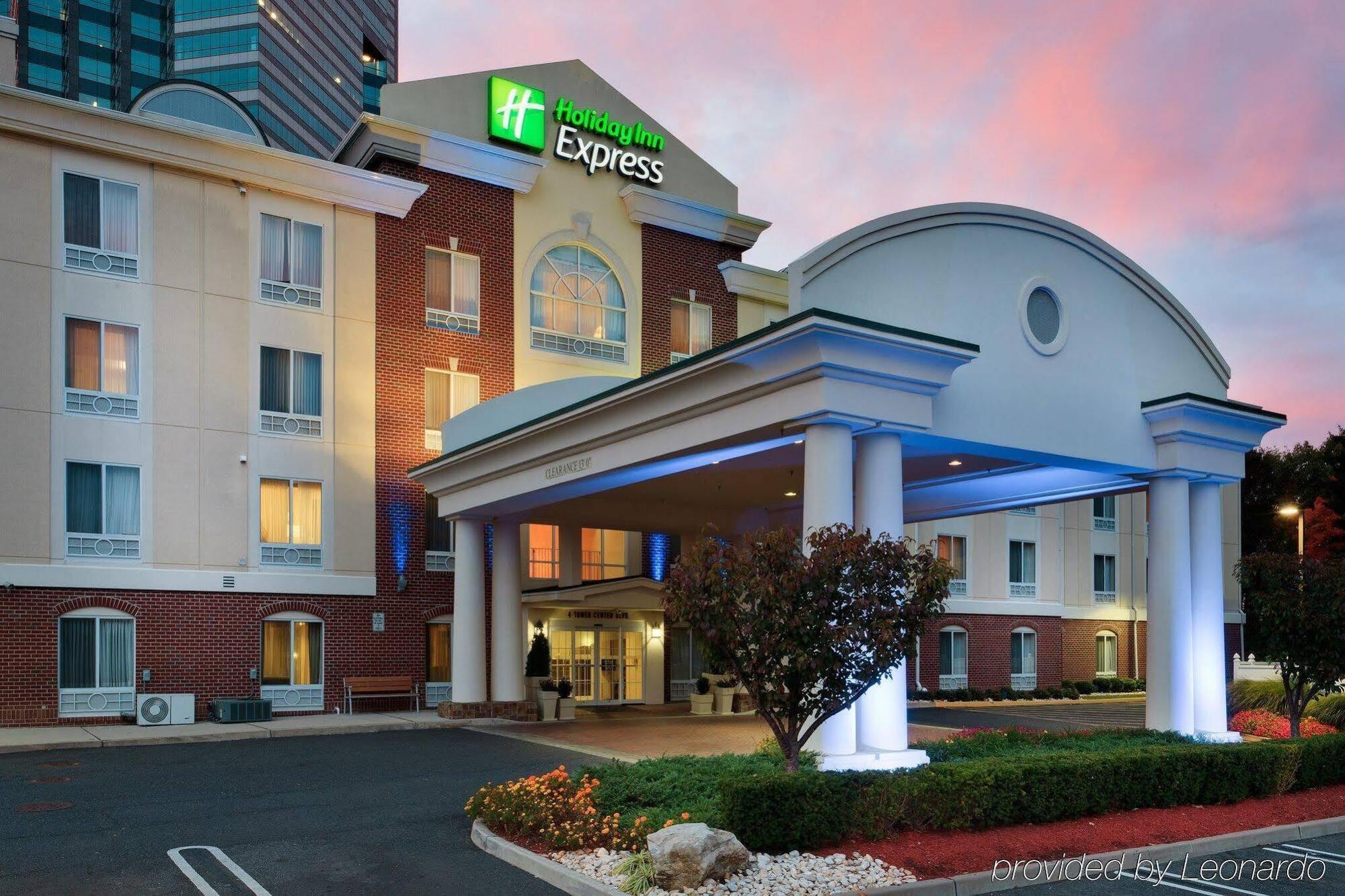 Holiday Inn Express Tower Center New Brunswick By Ihg East Brunswick Eksteriør bilde